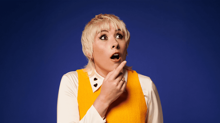 Maisie Adam: ¿Cómo se llama?